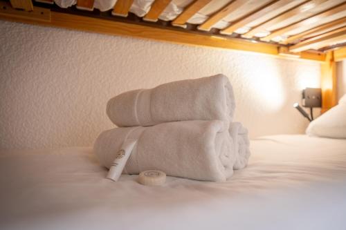 Ski View 1BR and Bunks with Balcony in Val Thorens Centre - Résidence Le Lac Blanc