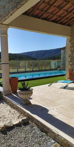 Piscina a Villa Félines o a prop