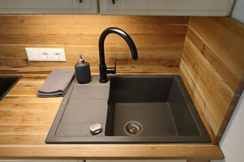 a kitchen sink with a faucet on a counter at Gemütliches Schmuckstück mit zwei Schlafzimmern in Mügeln