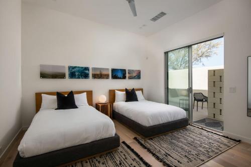 Ένα ή περισσότερα κρεβάτια σε δωμάτιο στο Cobalt @ Elemento49 Pool Spa Sleeps 16