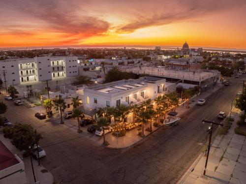 an aerial view of a city at sunset at Hotel Casa Coronel in La Paz