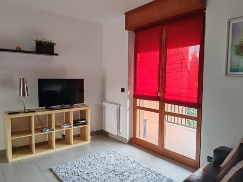 TV a/nebo společenská místnost v ubytování La casa di Dante - Racconigi