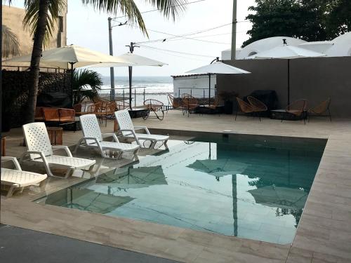 Bazén v ubytování VUE by The Cabins nebo v jeho okolí