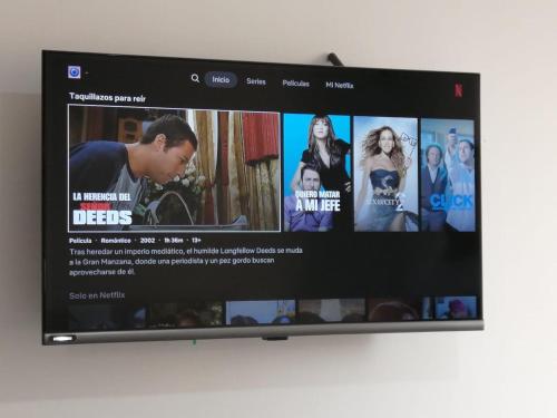 a television screen with a movie on it at Privado y fascinante Apartaestudio San Alonso in Bucaramanga