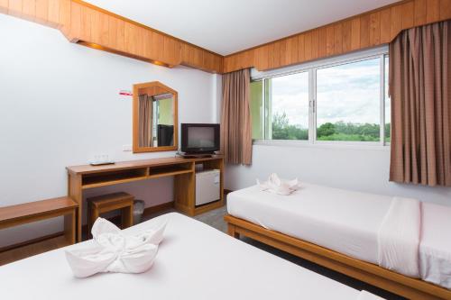 Postel nebo postele na pokoji v ubytování Riverside Hotel