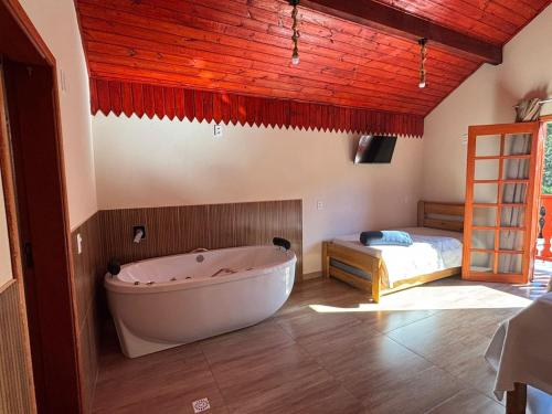 Un televizor și/sau centru de divertisment la Chalé Sophia