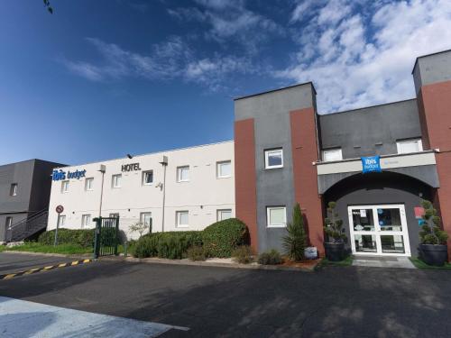 a large building with an entrance to a hospital at Ibis budget Saint-Étienne stade in Saint-Étienne