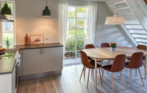 Kuchyň nebo kuchyňský kout v ubytování Amazing Home In Assens With House Sea View