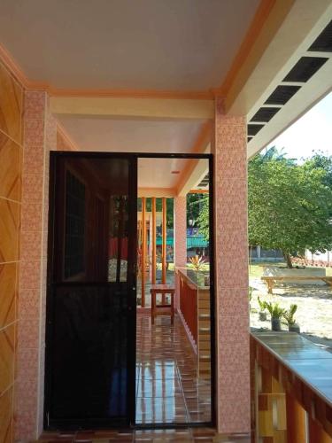 una puerta abierta a una casa con porche en Pangga and Nanie Guest House, en Pooc