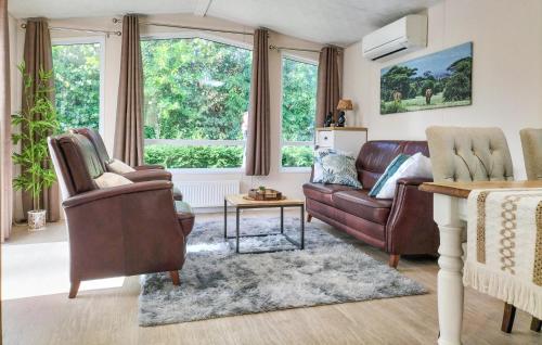 Posezení v ubytování Beautiful Home In Voorthuizen