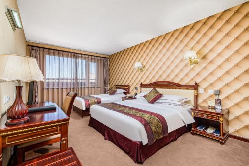 Postel nebo postele na pokoji v ubytování Beijing Commercial Business Hotel