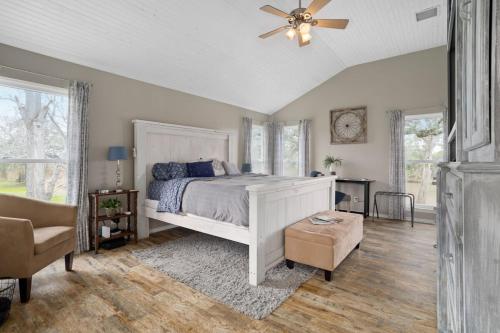Postel nebo postele na pokoji v ubytování Riversbend Retreat on the San Bernard River
