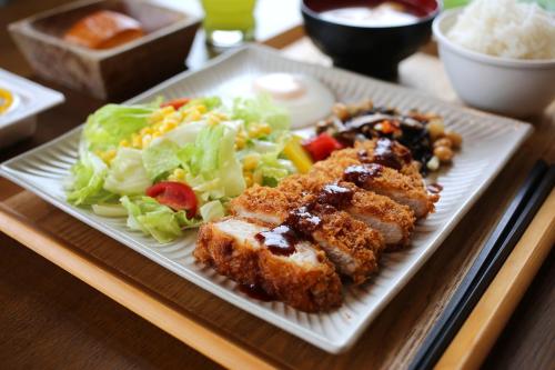 Φαγητό σε αυτό το ξενοδοχείο ή κάπου εκεί κοντά