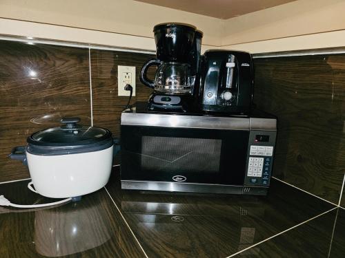 Kuchyň nebo kuchyňský kout v ubytování 1 Bedroom, 1 Bathroom at Joe's Place