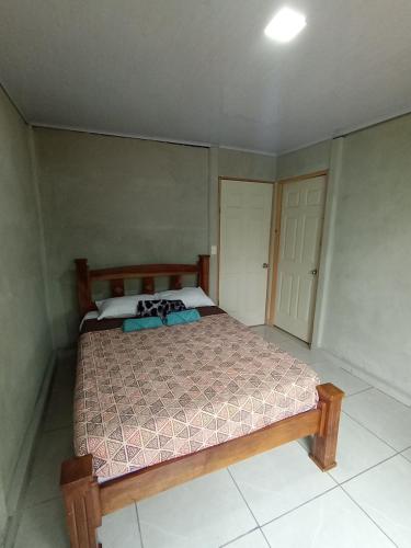 Ένα ή περισσότερα κρεβάτια σε δωμάτιο στο Casa Pura Vida Arenal