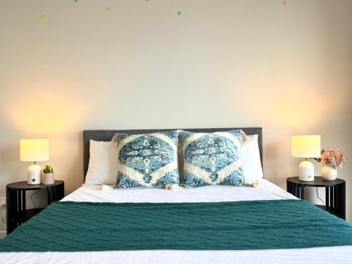 Ένα ή περισσότερα κρεβάτια σε δωμάτιο στο Coopers Plains Retreat Maple Share House