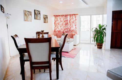 Χώρος καθιστικού στο Apartamento en el malecón cerca de la playa