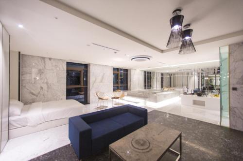 a living room with a couch and a tub at Stayrak Hotel in Seoul