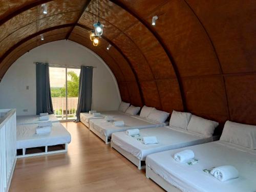 Postel nebo postele na pokoji v ubytování Nature Escape Farm & Resort