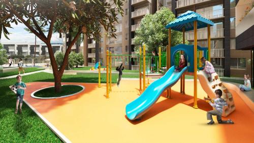 een speeltuin met kinderen die spelen op een glijbaan bij Apartment, 3 bedrooms and 2 full bathrooms in Armenia