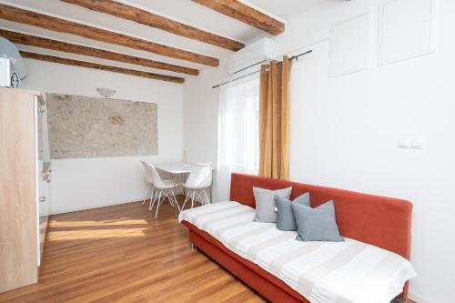 Χώρος καθιστικού στο Apartments with parking space Nin, Zadar - 22265