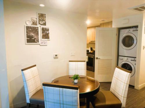 Kuchyň nebo kuchyňský kout v ubytování 3 bedroom Home Casa Serenity Central Los Angeles