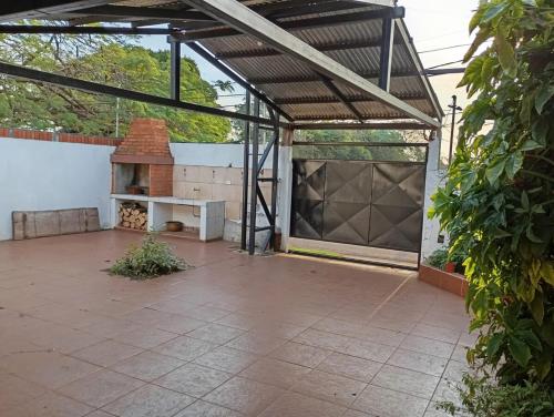 a patio with a brick oven in a building at Morada Donatella in Posadas
