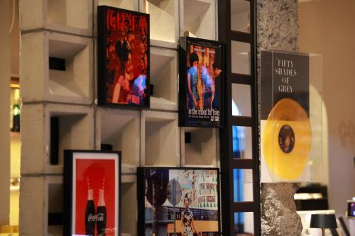 TV a/nebo společenská místnost v ubytování HangZhou West Lake Hillside Stay