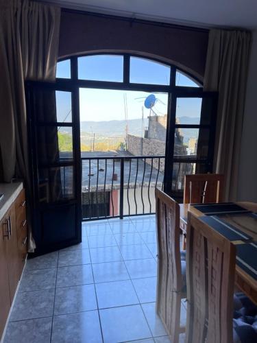 Nespecifikovaný výhled na hory nebo výhled na hory při pohledu z apartmánu