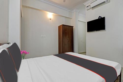 Μια τηλεόραση ή/και κέντρο ψυχαγωγίας στο Hotel O Fortune Rooms