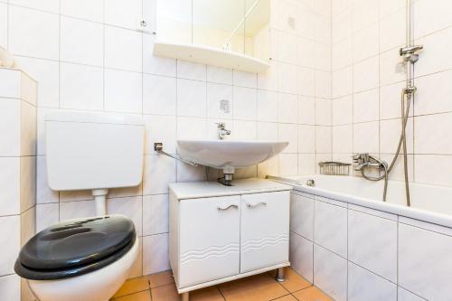 Work & Stay Leverkusen tesisinde bir banyo