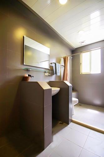 a bathroom with a sink and a mirror at Taichung Xinshe Garden Life Homestay B&B in Xinshe