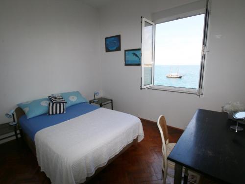 Deep Blue Apartment next to the Sea organs