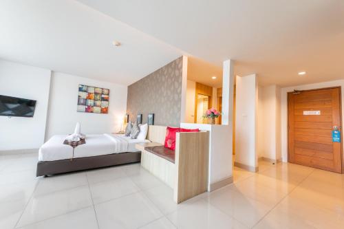 a bedroom with a bed and a wooden door at Arawana Regency South Pattaya in Pattaya South