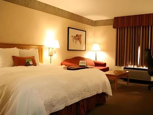 Postel nebo postele na pokoji v ubytování Flagstaff Hotel