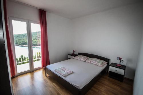 Postel nebo postele na pokoji v ubytování Apartments Antunović