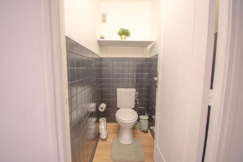 Bright 1Bedroom Apartment, Steps to Juan les Pins Beach photo 4
