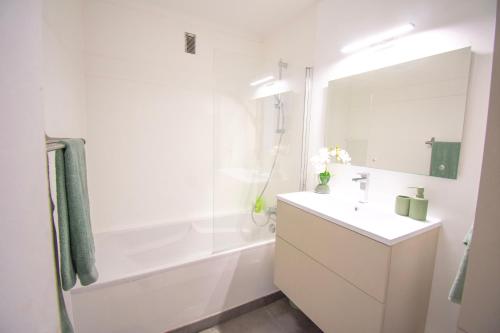 Bright 1Bedroom Apartment, Steps to Juan les Pins Beach photo 21