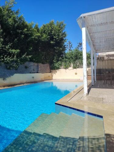 Bazén v ubytování Ramsis resort north coast Alexandria nebo v jeho okolí