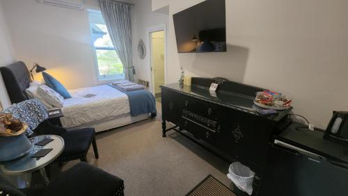 Ένα ή περισσότερα κρεβάτια σε δωμάτιο στο Magpie and Stump Hotel 'Nest Accommodation'