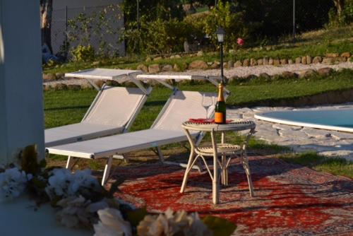 Bazén v ubytování Villa Tamara Country & Spa Suites nebo v jeho okolí