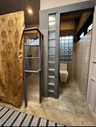 a bathroom with a shower and a toilet in it at Eliseos Bed & Kitchen in San Juan