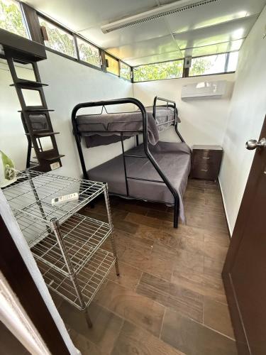 a room with two bunk beds and a table at Suite La Lomita #1 Climatizada Zona Dorada Tuxtla in Tuxtla Gutiérrez