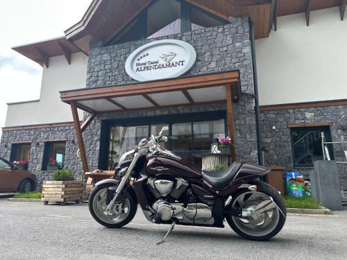 a motorcycle parked in front of a restaurant at Hotel Garni Alpendiamant in Fiss