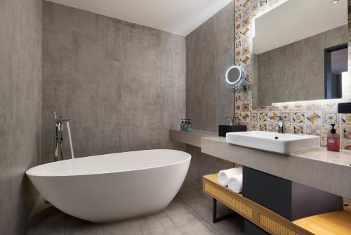 Ένα μπάνιο στο 秋果酒店西安钟楼北大街地铁站店