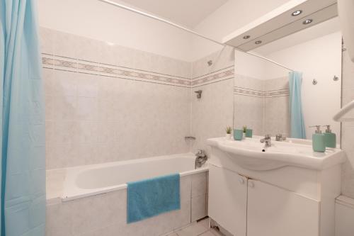 Ένα μπάνιο στο Ozea - Piscine - Climatisé - Proche Aix & Parking