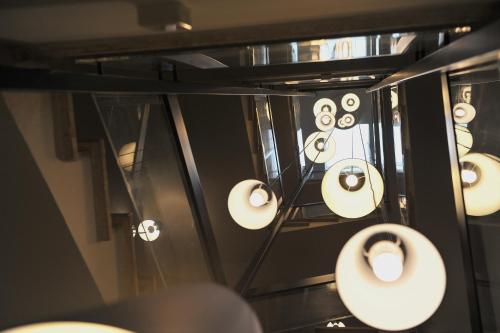 a toaster oven with white knobs in a room at Mercure Paris Saint Cloud Hippodrome in Saint-Cloud