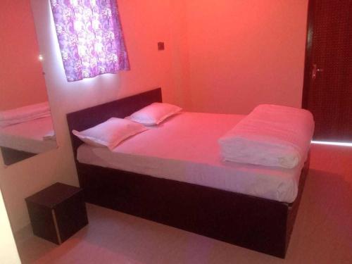 Postel nebo postele na pokoji v ubytování SPOT ON Hotel Ayush Inn