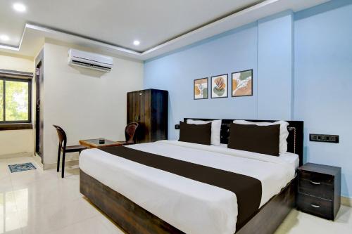 Postel nebo postele na pokoji v ubytování Hotel O S-Square