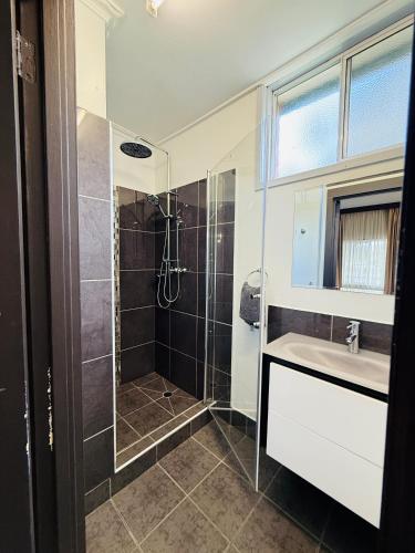 a bathroom with a shower and a sink at Motel St Arnaud in Saint Arnaud
